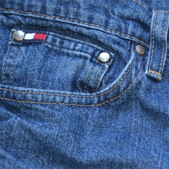WINTER SALE: Classic Tommy Hilfiger Jean Shorts - Picture 5 of 7
